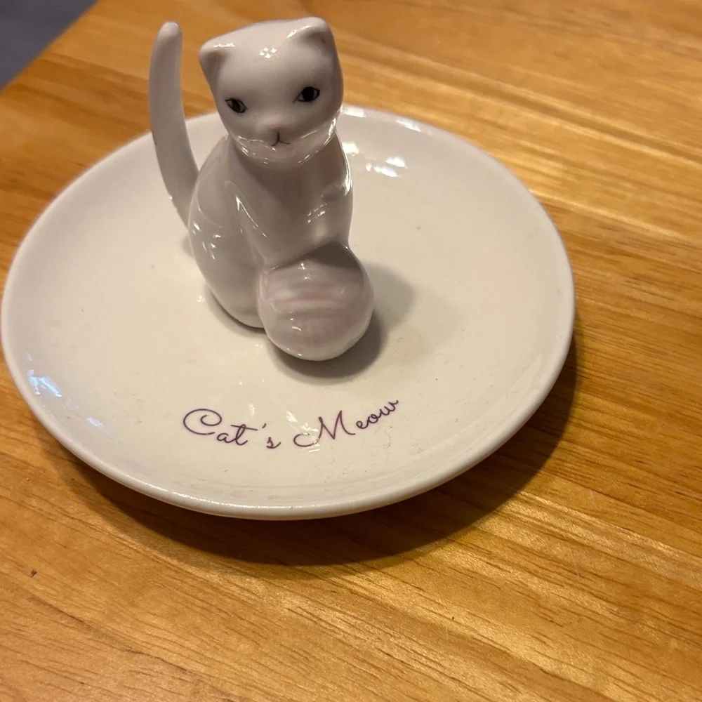 Kohl's White Ceramic Cat Jewelry Dish with Purple Script